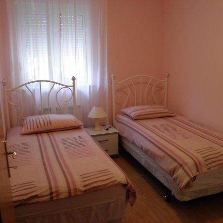 Apartment Mladinic Brac Pucisca Bagian luar foto