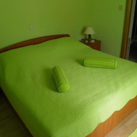 Apartment Mladinic Brac Pucisca Bagian luar foto