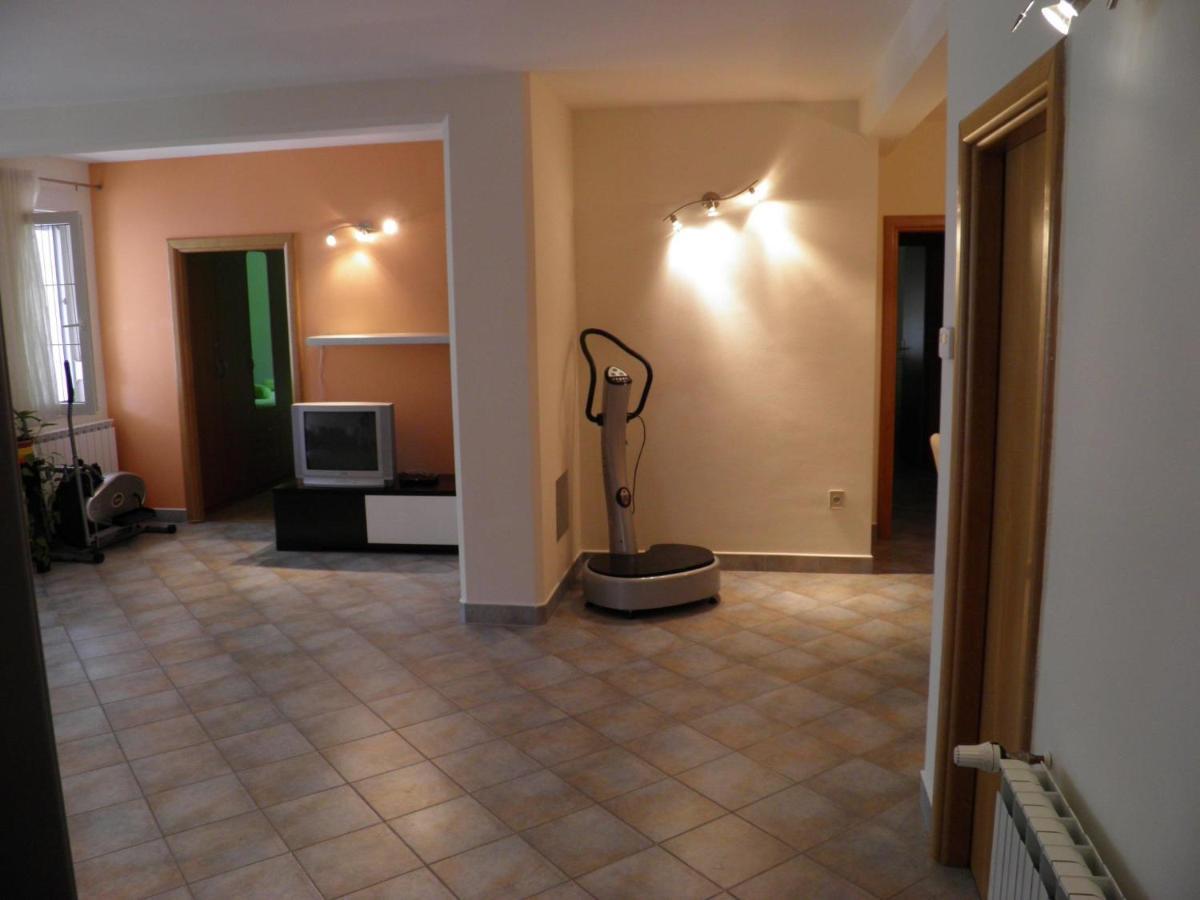 Apartment Mladinic Brac Pucisca Bagian luar foto