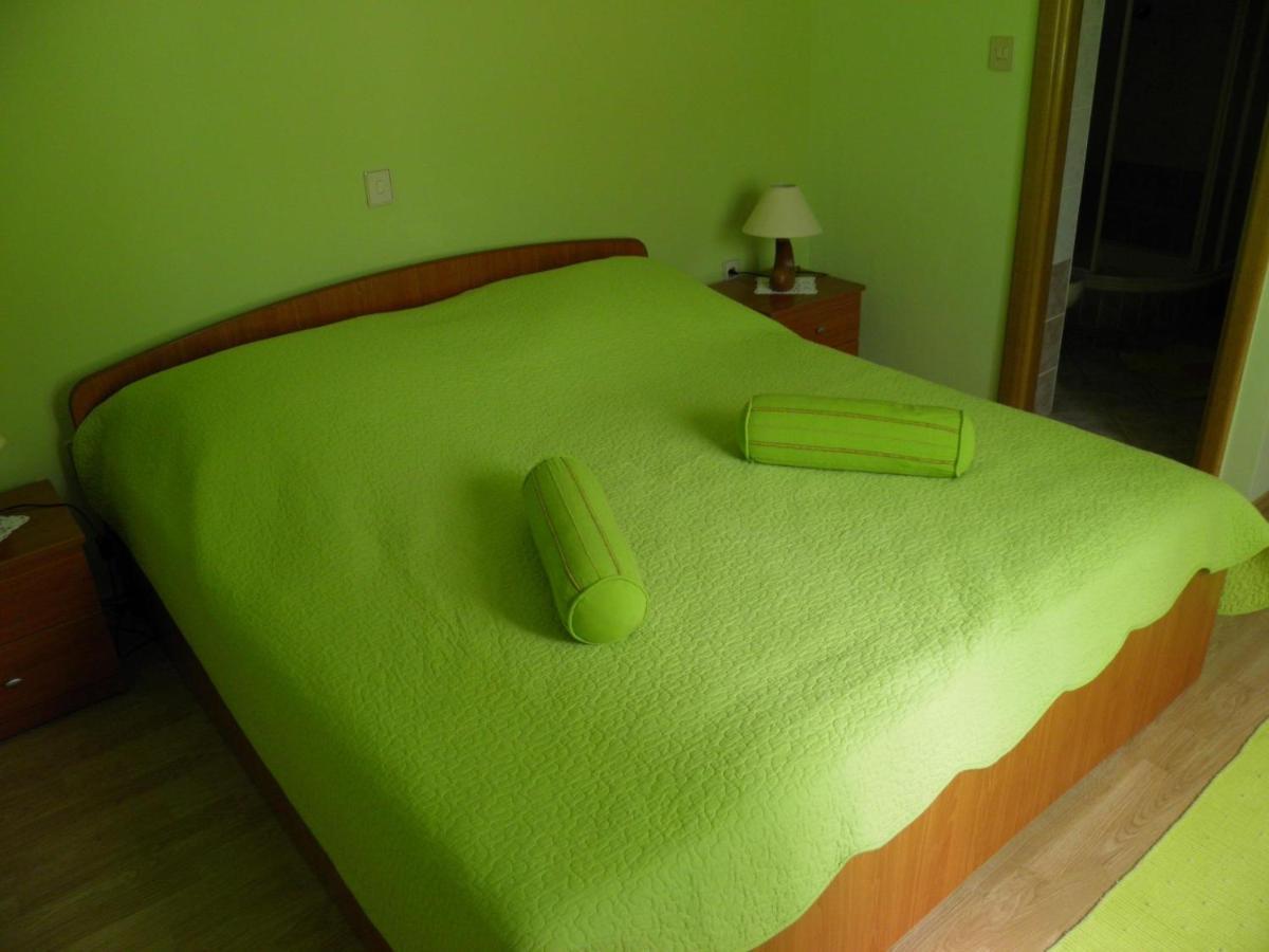 Apartment Mladinic Brac Pucisca Bagian luar foto