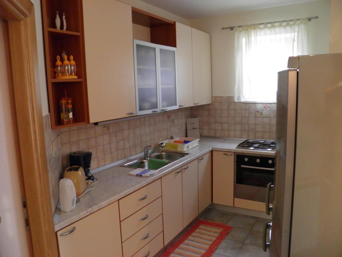 Apartment Mladinic Brac Pucisca Bagian luar foto
